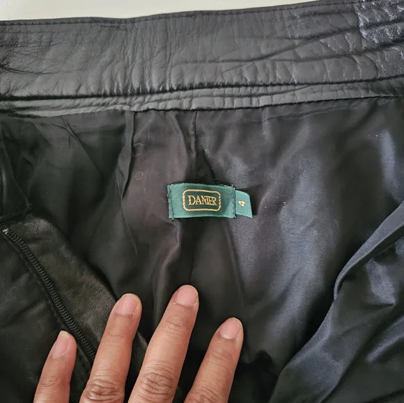 Danier Vintage Leather Pleated Cigarette Pants made in Canada Size 4 - Picture 9 of 10